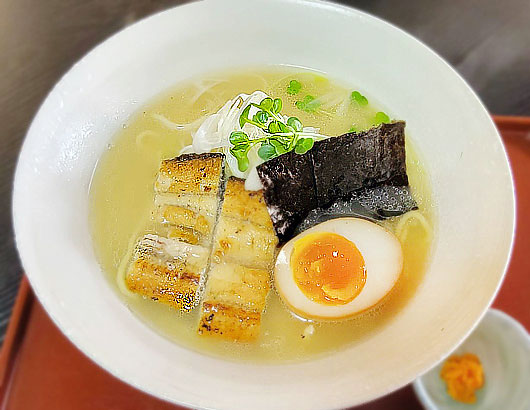 うまぎ塩ラーメン